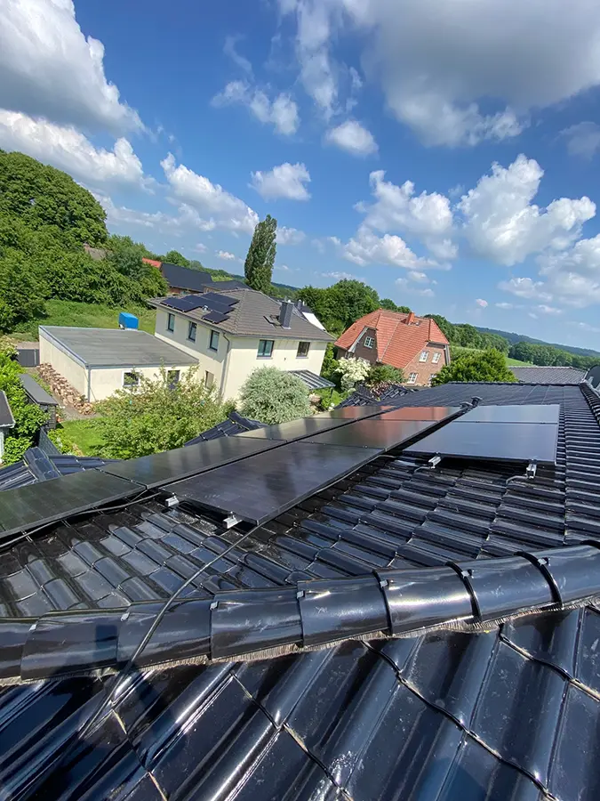 Solarplatten auf dem Steildach