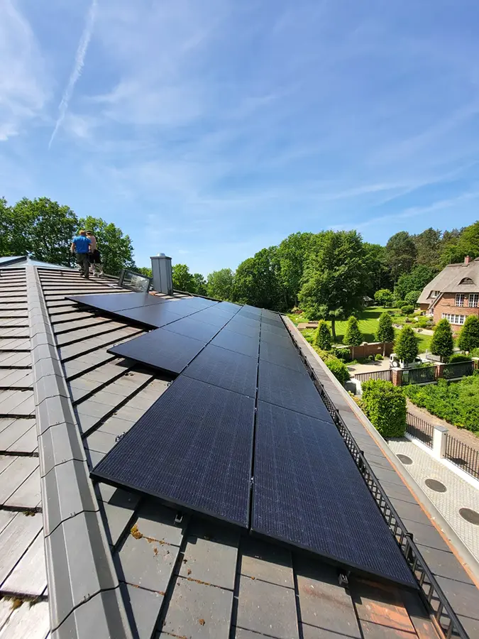 Solarpaneelen auf dem Steildach